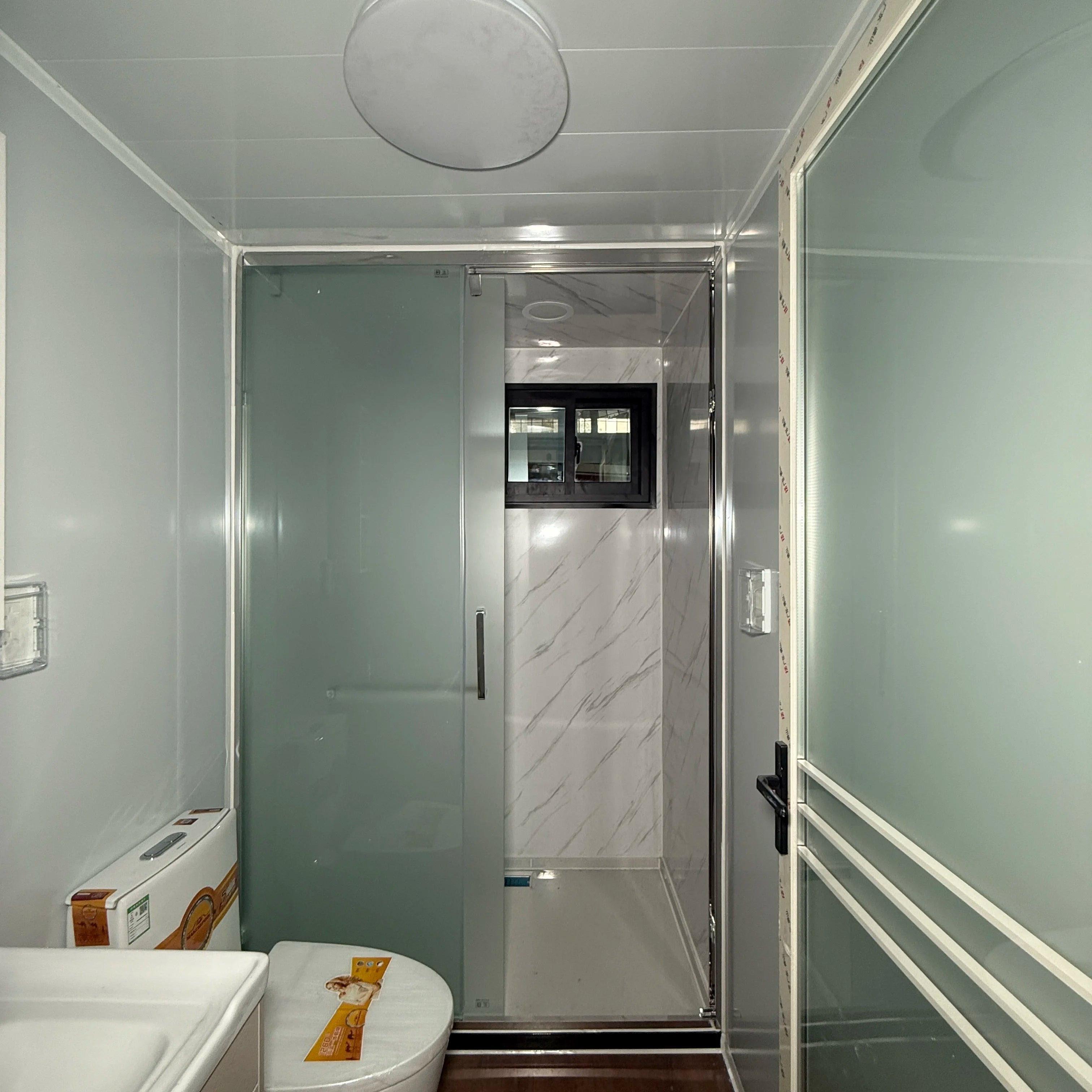 Customized 40ft Luxury Holiday Villa Expandable Container House With 1-4 Bedrooms Prefab Modular Steel Office Building Bathroom