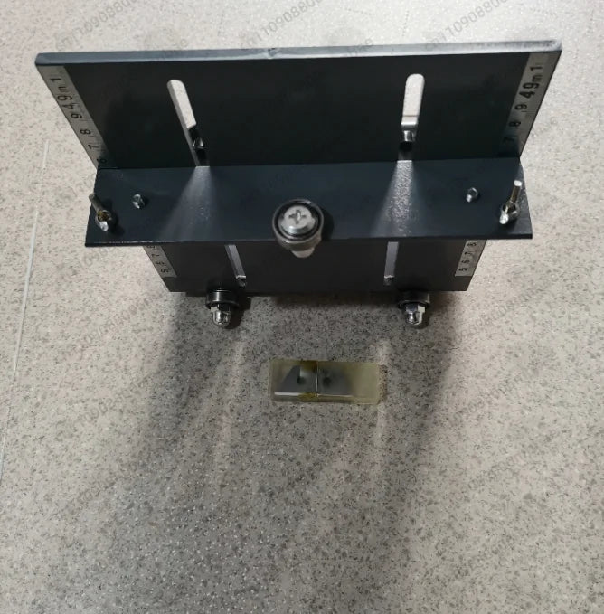 Plastic floor construction tools, wall trimmer, push according to the wall, two-way cutting 7-20 cm adjustable