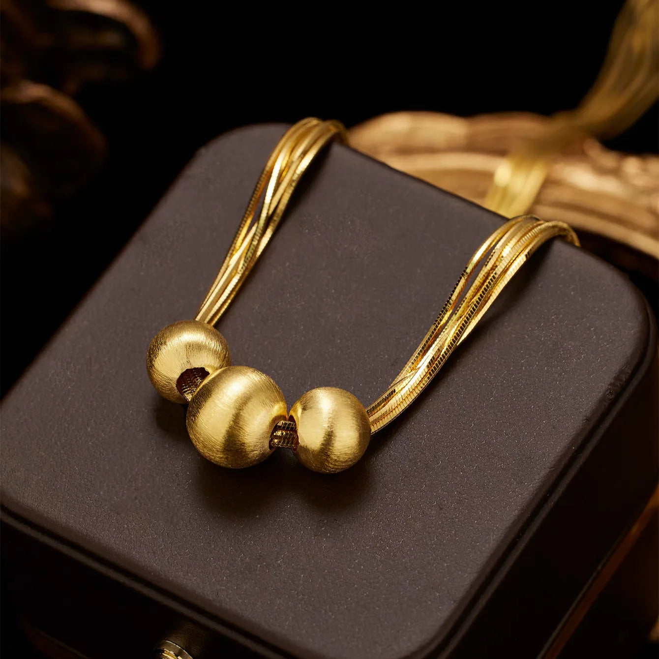 Brushed Shimmer Cat's Eye Necklace Women 24K Gold AU999 - Warm gold, clear texture, dynamic shimmer